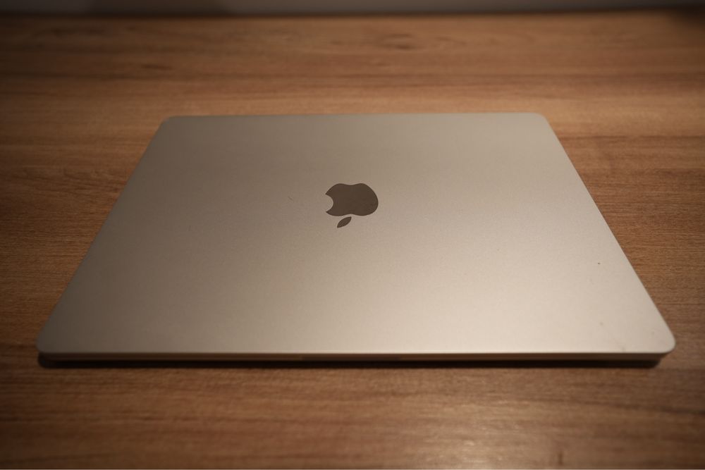 Macbook Air M3 15”, 16GB Ram, 256GB SSD, 98% Baterie