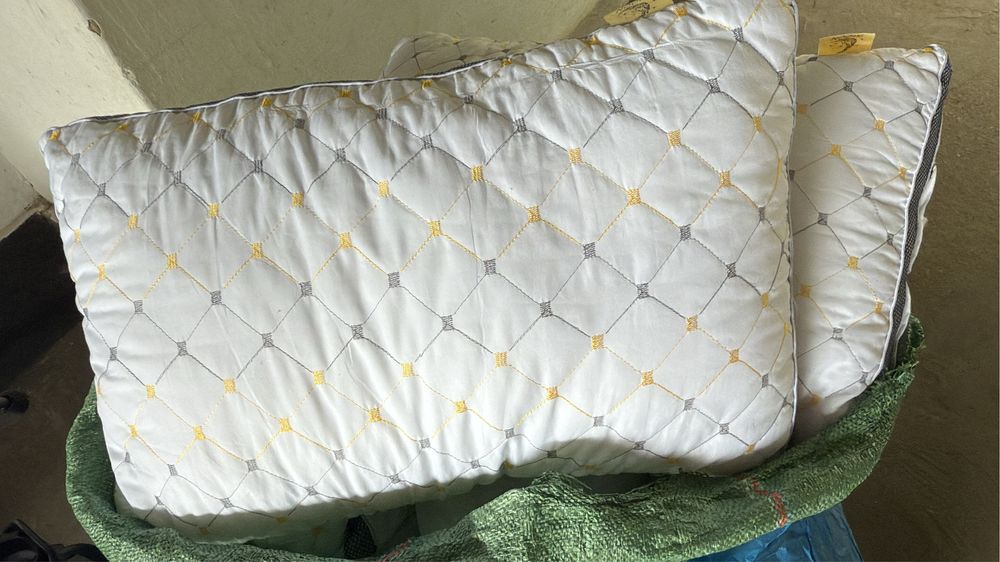 Распродам постельные, бан халаты и прочее в связи с закрытие гостиницы