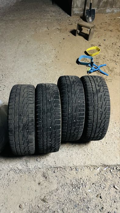 Комплект зимных шин