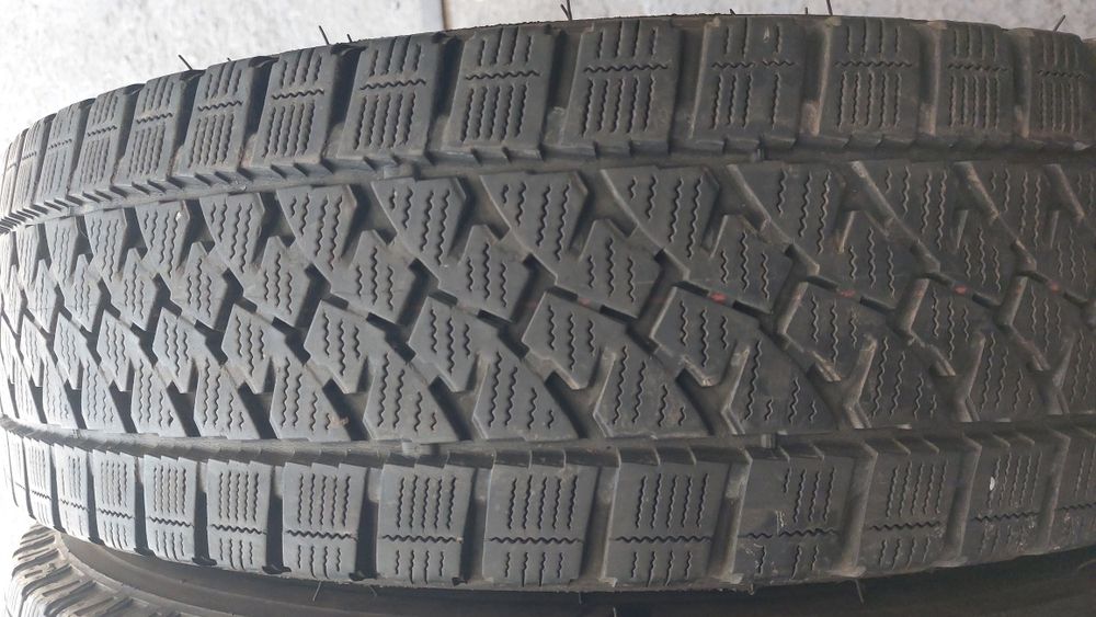 Гуми за Бус 195/75/16 C Bridgestone Blizzak W810 2 броя