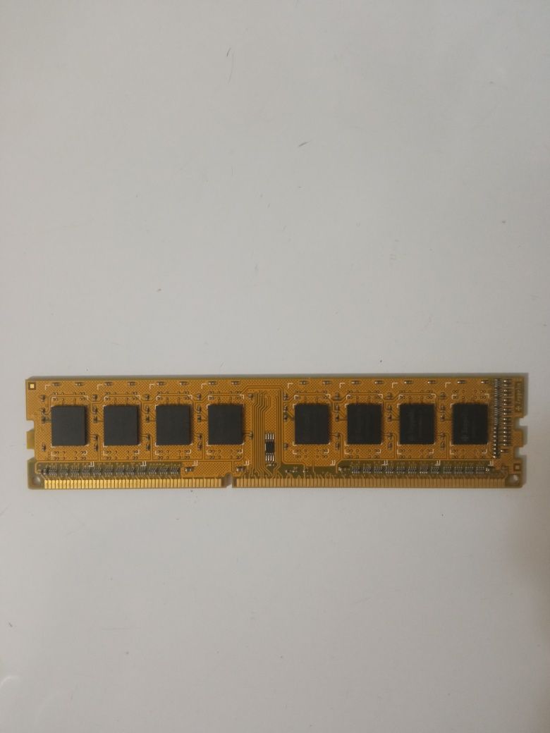 ОЗУ - DDR3/ 2GB/ 1333 МГц две плашки, DDR2/ 2GB/ 800 МГц одна плашка