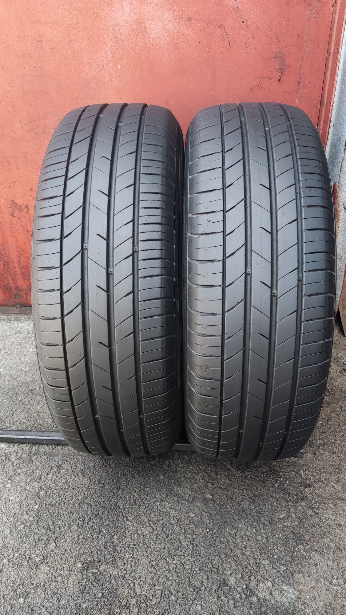 2бр. летни гуми 205/65/15 Kumho Ecsta HS52
dot5121
7mm
Добро състояние