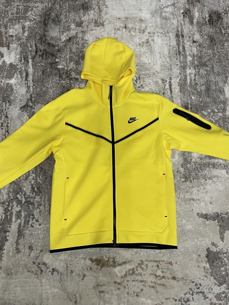 Bluza Nike Tech Galbena Originala M