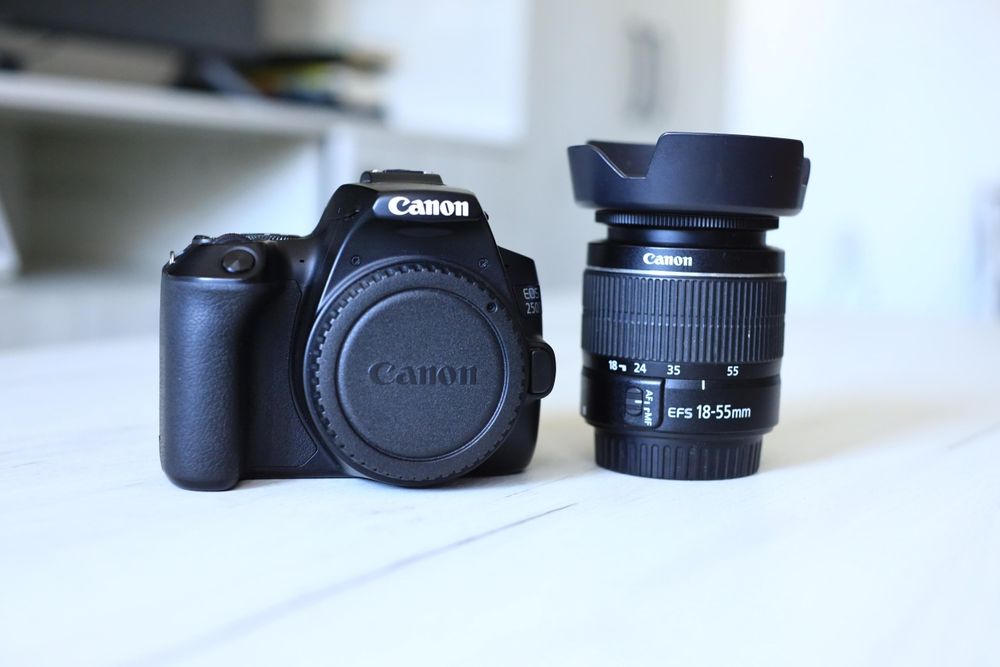Canon 250D + 18-55 f.3.5-5.6 EF-S