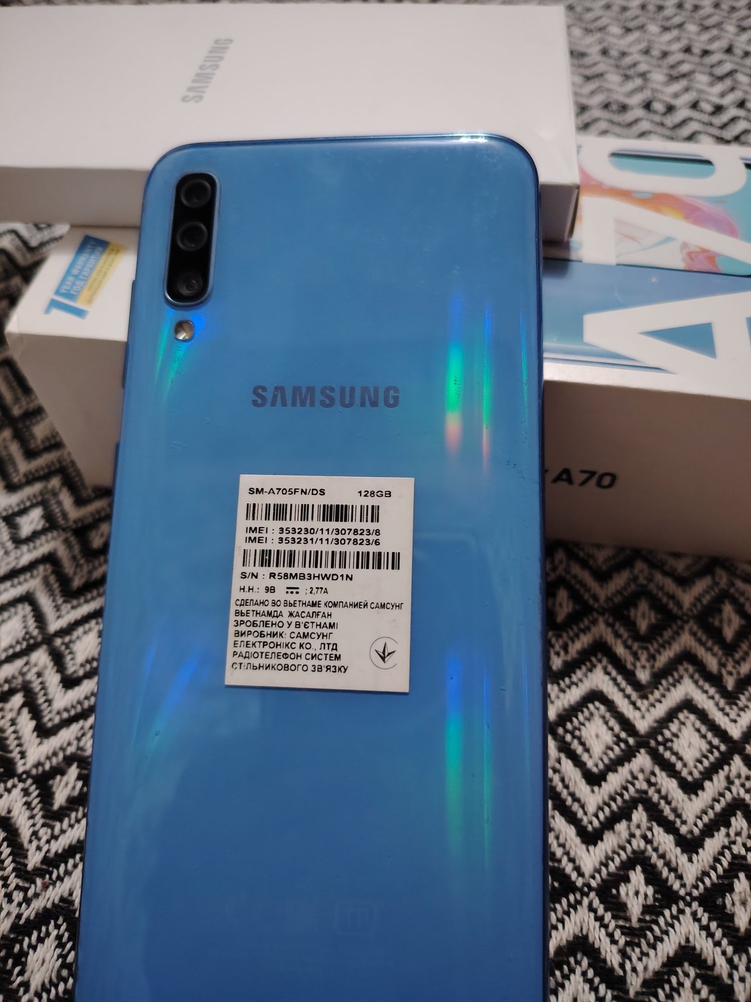 Samsung A70. Karobka dakument. Usta kórmagan. Narxi kelishiladi.