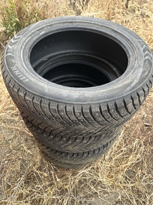 Продам зимние шины на R17 215/55