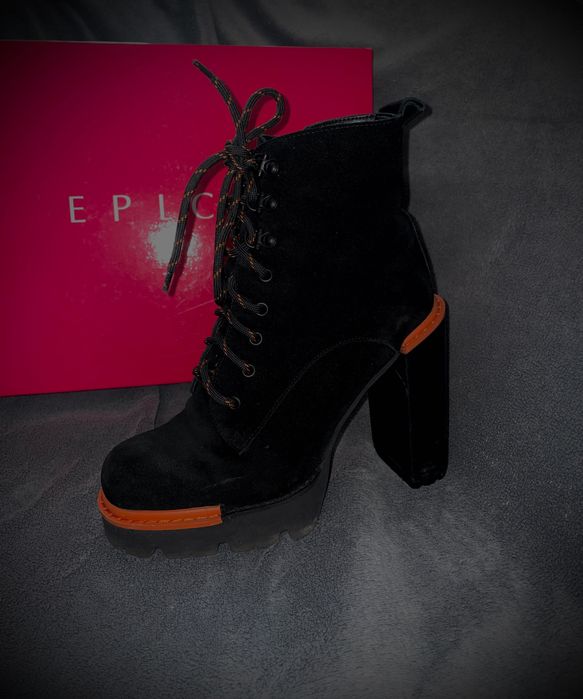 Ghetuțe cu toc din piele întoarsă EPICA