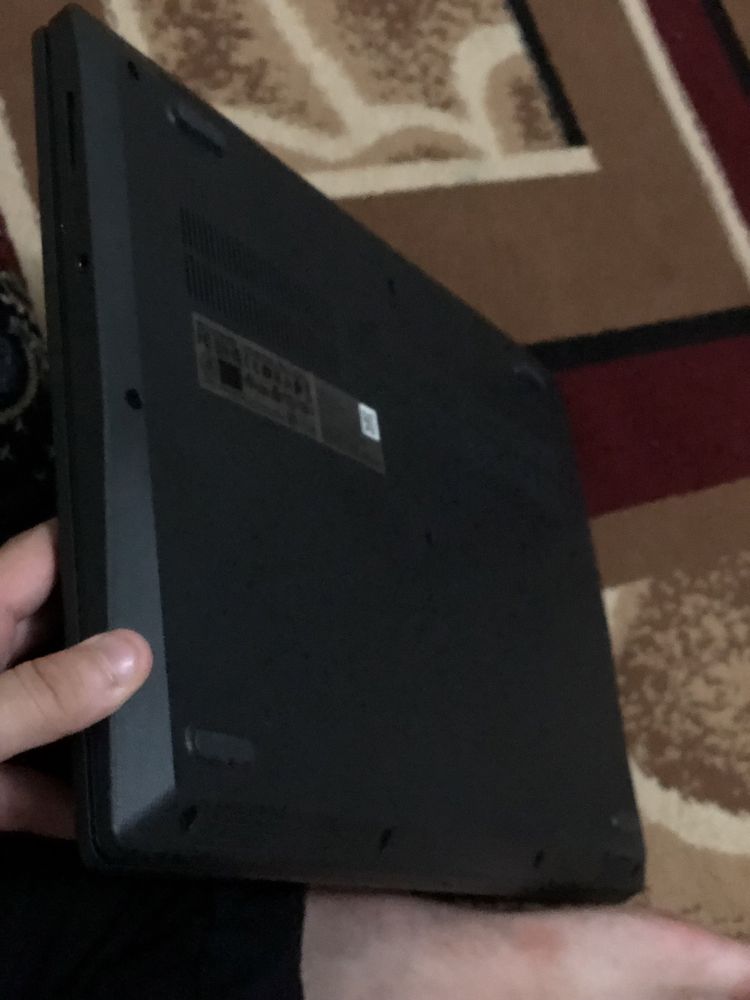 Notebook LENOVO crocna sotladi
