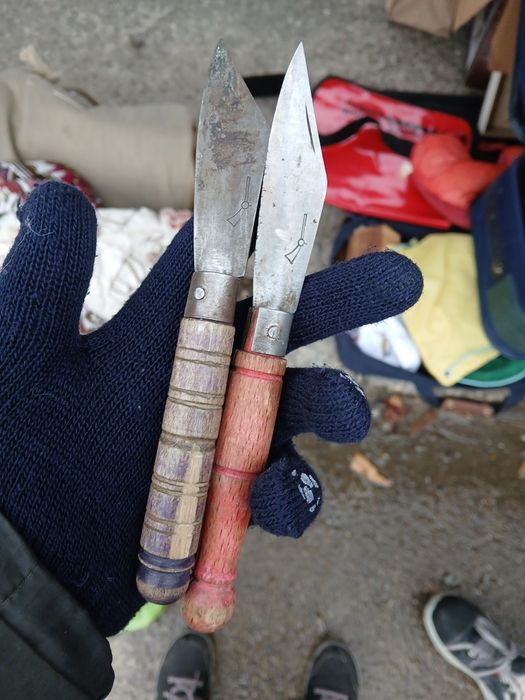 Vand doua cutite din revolutia franceza