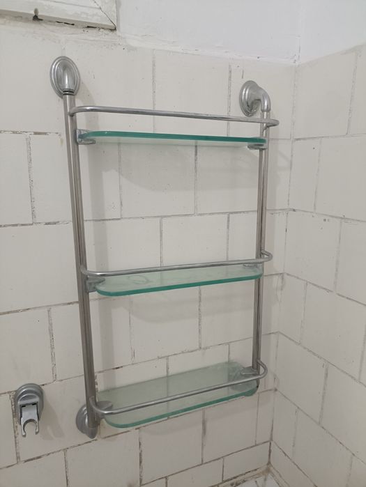 Продам полки в ванную