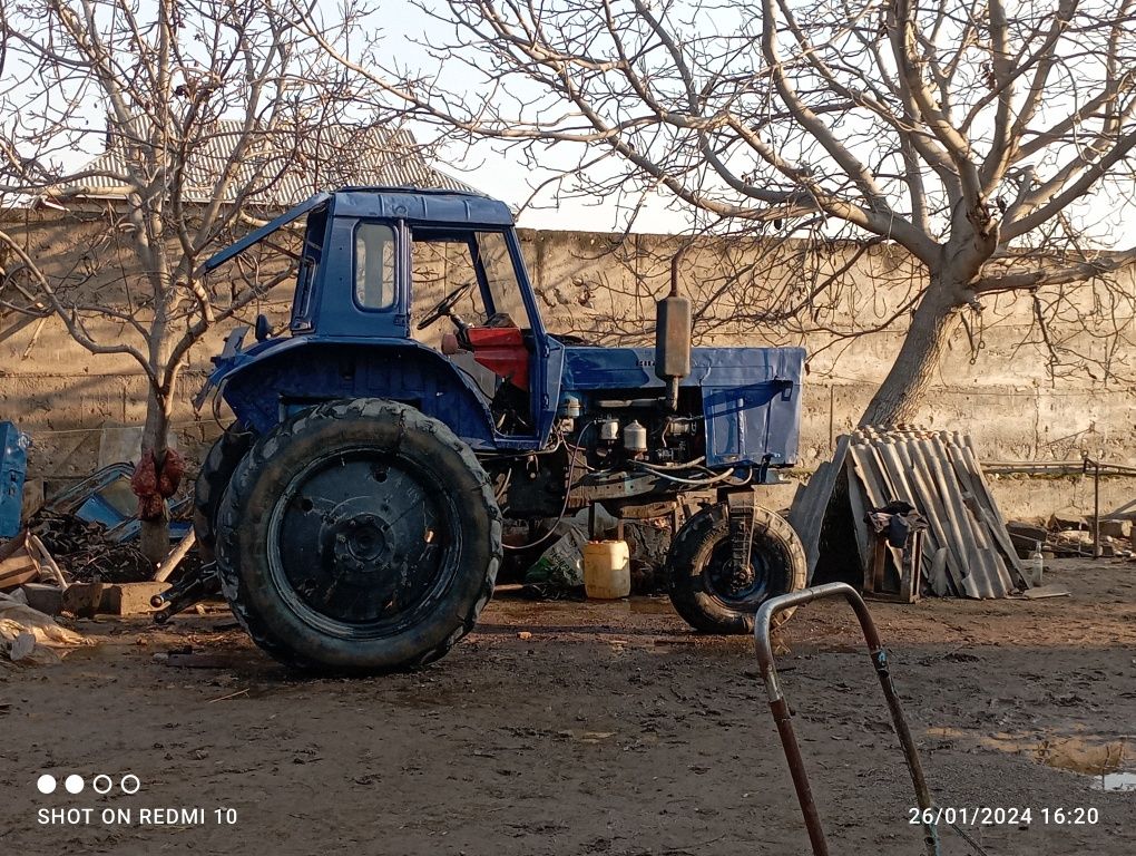 Traktor zoʻr xolatta remon bugan