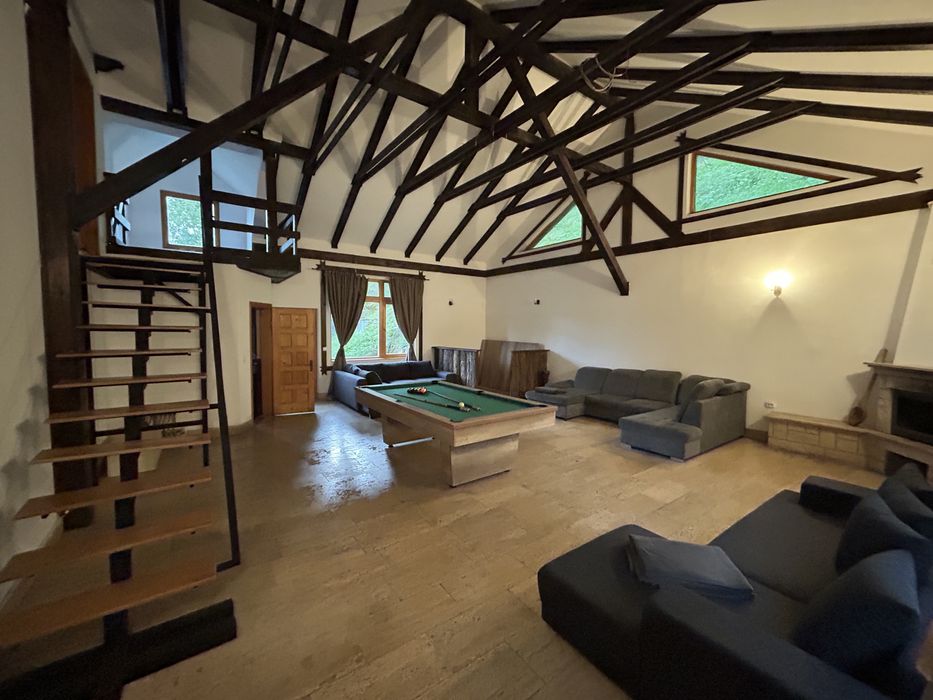 Cabana în Muntele Rece de inchiriat (FACTURA/Ciubar+masa de biliard)