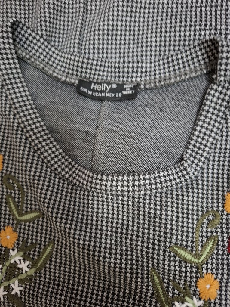 Продаются 3 платья красивые
