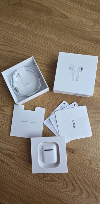 Apple MV7N2ZM/A AirPods with Charging Case (AirPods2)