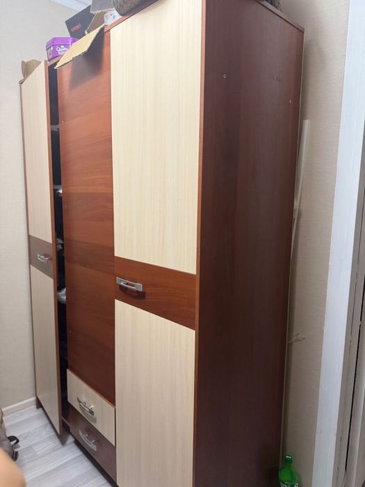 Продам большой шкаф