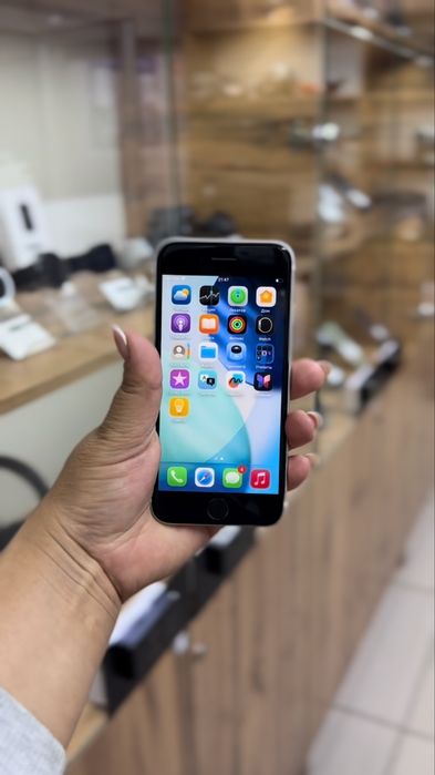 Продам афон se хорошем состояний