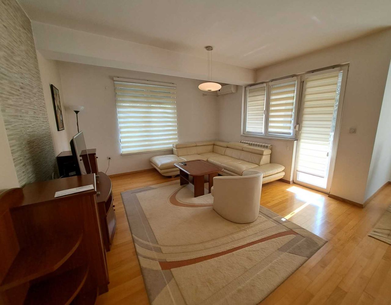 Дава се под наем Двустаен апартамент в Пловдив, Кършияка - 63 кв.м за 250 € - Снимка #2