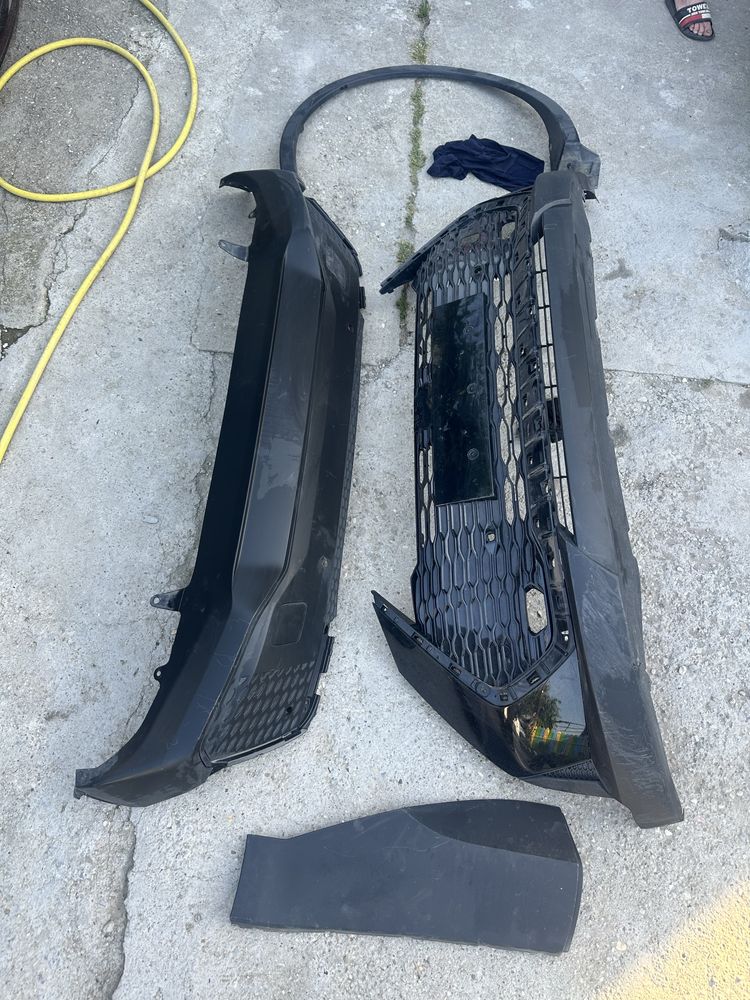 Grilă bară față.spoiler bara spate toyota chr.