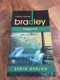 Carte Fantasy: Marion Zimmer Bradley - Negurile, vol. 2