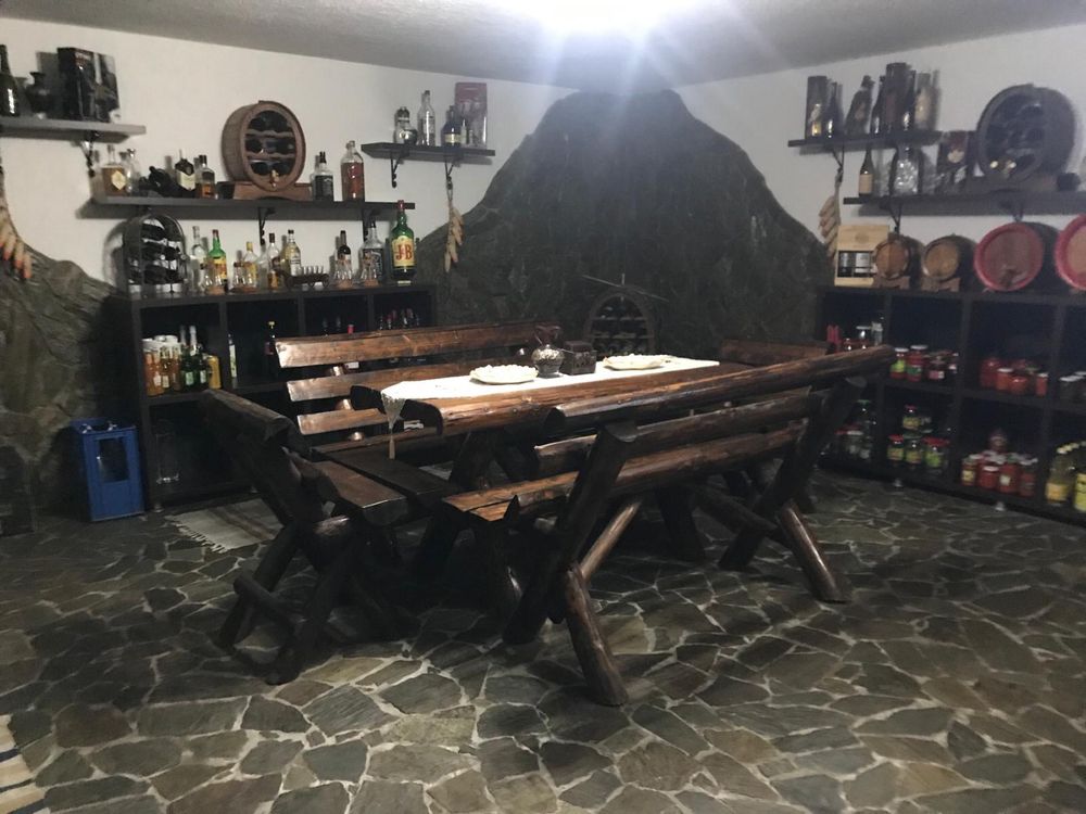 Vila spațioasă cu piscină, foișor și anexe – 1300 mp teren