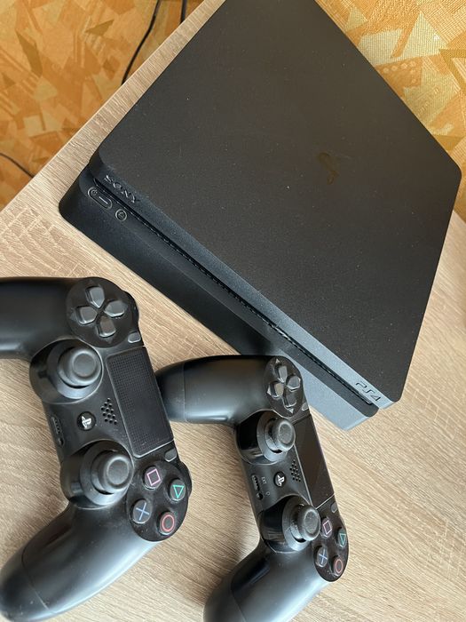 Продам PS4 slim + 16 игр на дисках