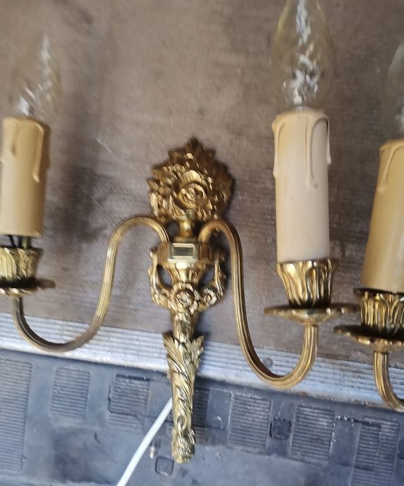 Eleganta pereche de aplice din bronz masiv in stil francez,piese cu o