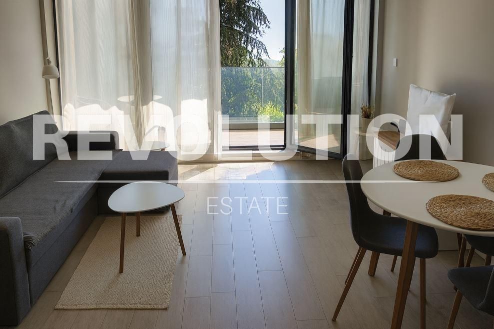 Дава се под наем Двустаен апартамент в Варна, м-т Траката - 58 кв.м за 650 € - Снимка #1