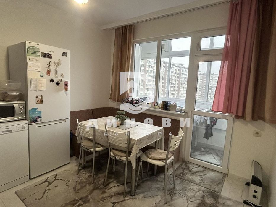 Продава се Тристаен апартамент в Стара Загора, Център - 71 кв.м за 2022 €/кв.м - Снимка #1