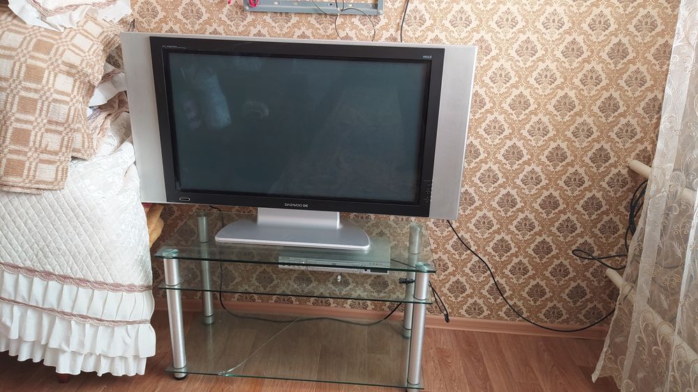 Телевизор с подставкой