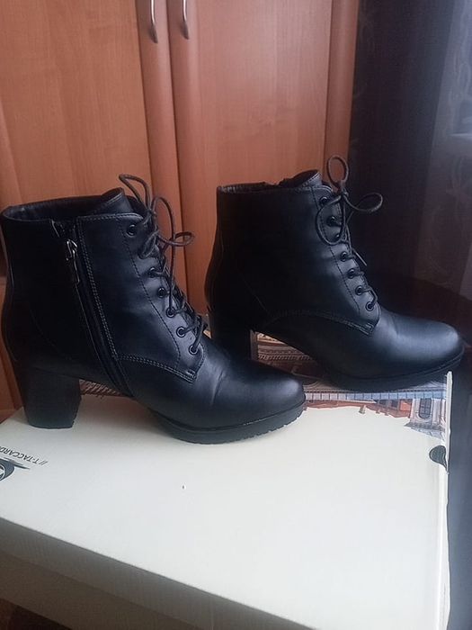 Продам женскую обувь весна осень