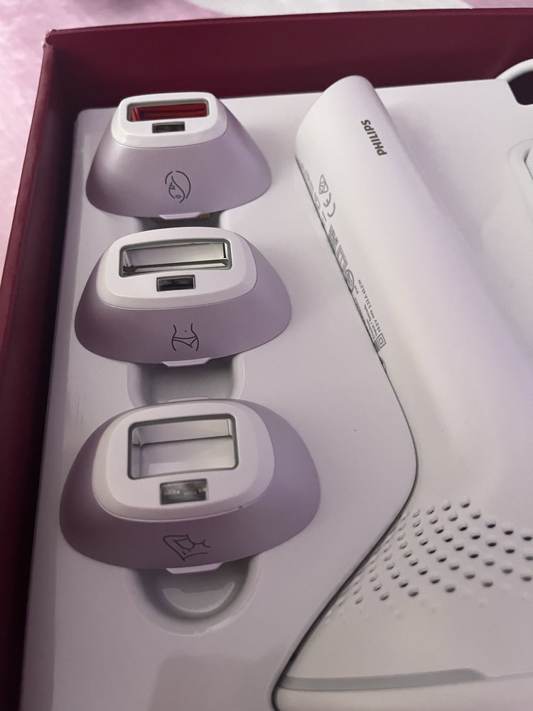 Фотоепилатор Philips Lumea 8000