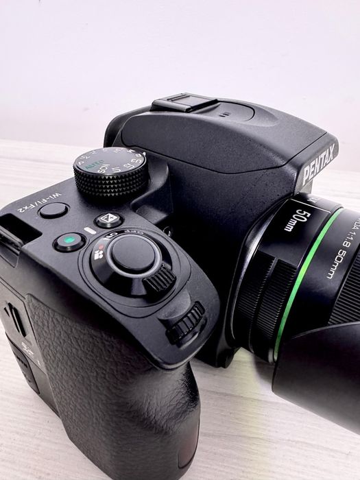 PENTAX K-70 KIT CU OBIECTIVE: f/1.8,50mm Și f/4,50-200mm