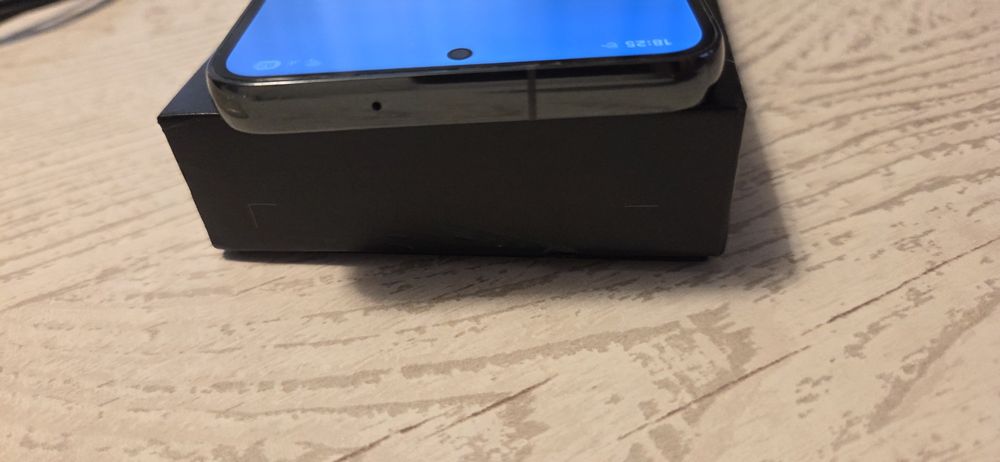 Samsung Galaxy S 23  8 gb ram 5G  256gb green Android 16