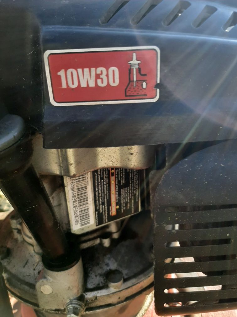 Motocultor cu plug și mașină de tuns iarbă
