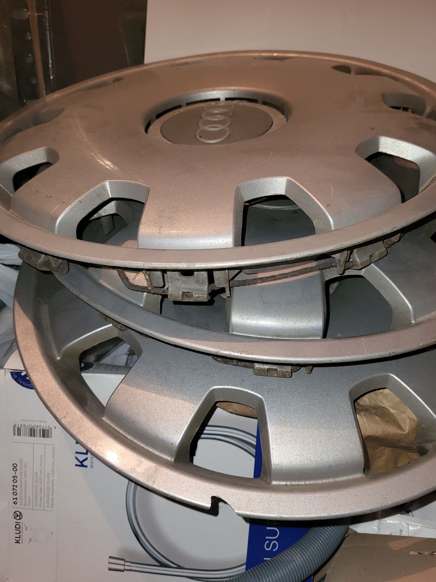 Jenti Audi originale de 16 cu capace originale