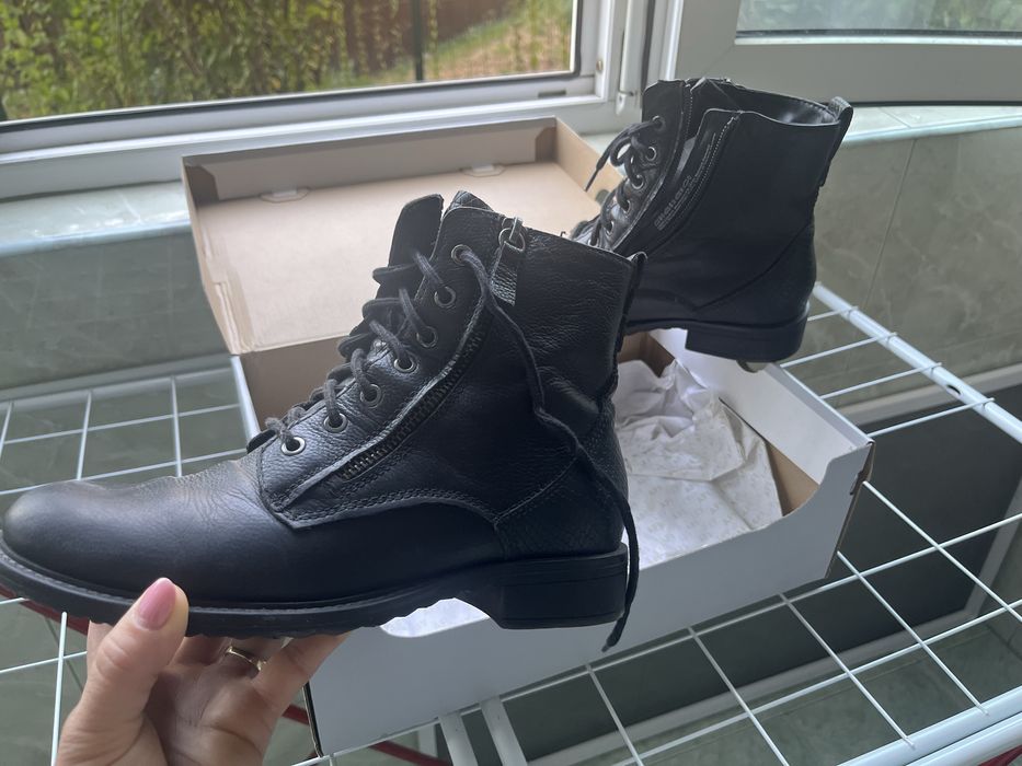 Ghete dama stare buna fiecare prerevhe 100 lei marimea 37