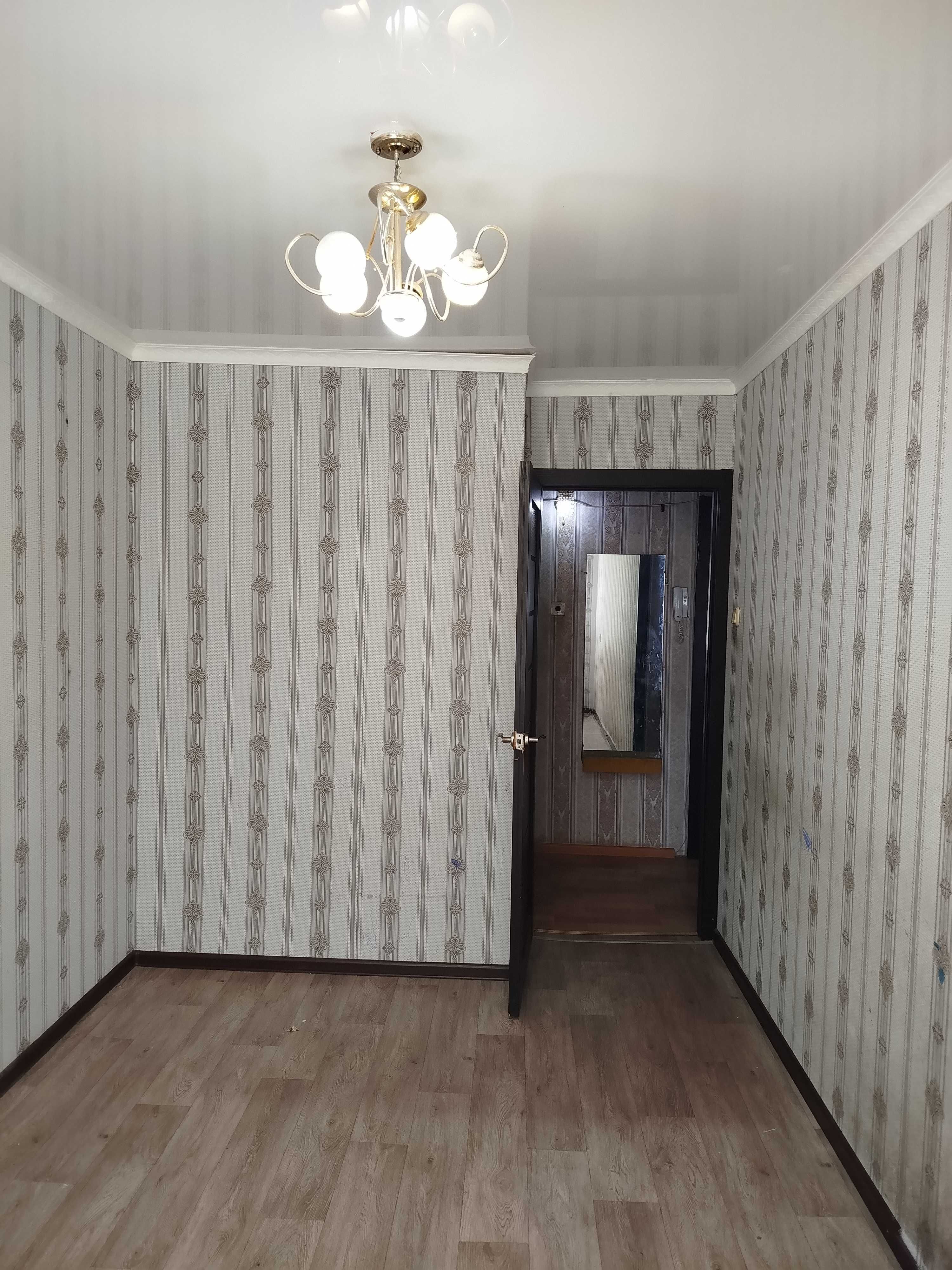 №1480 Продам 2 комнатную квартиру, 3 мкр., пр.Республики
