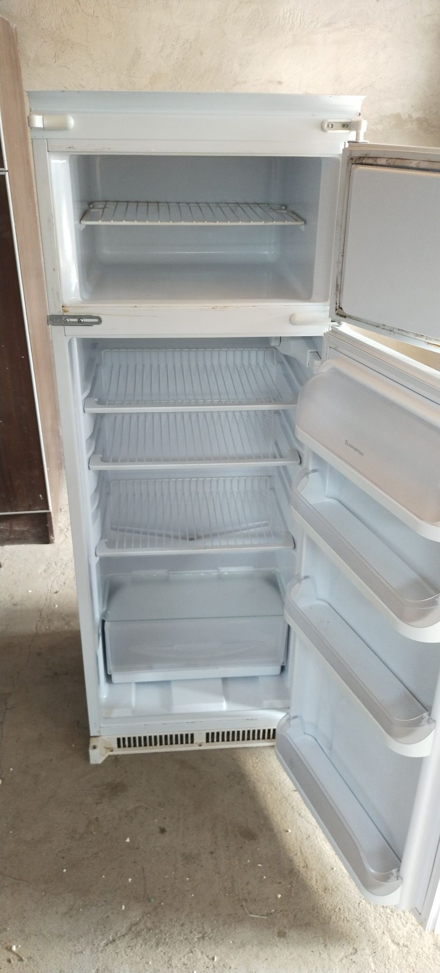 Продам холодильник
