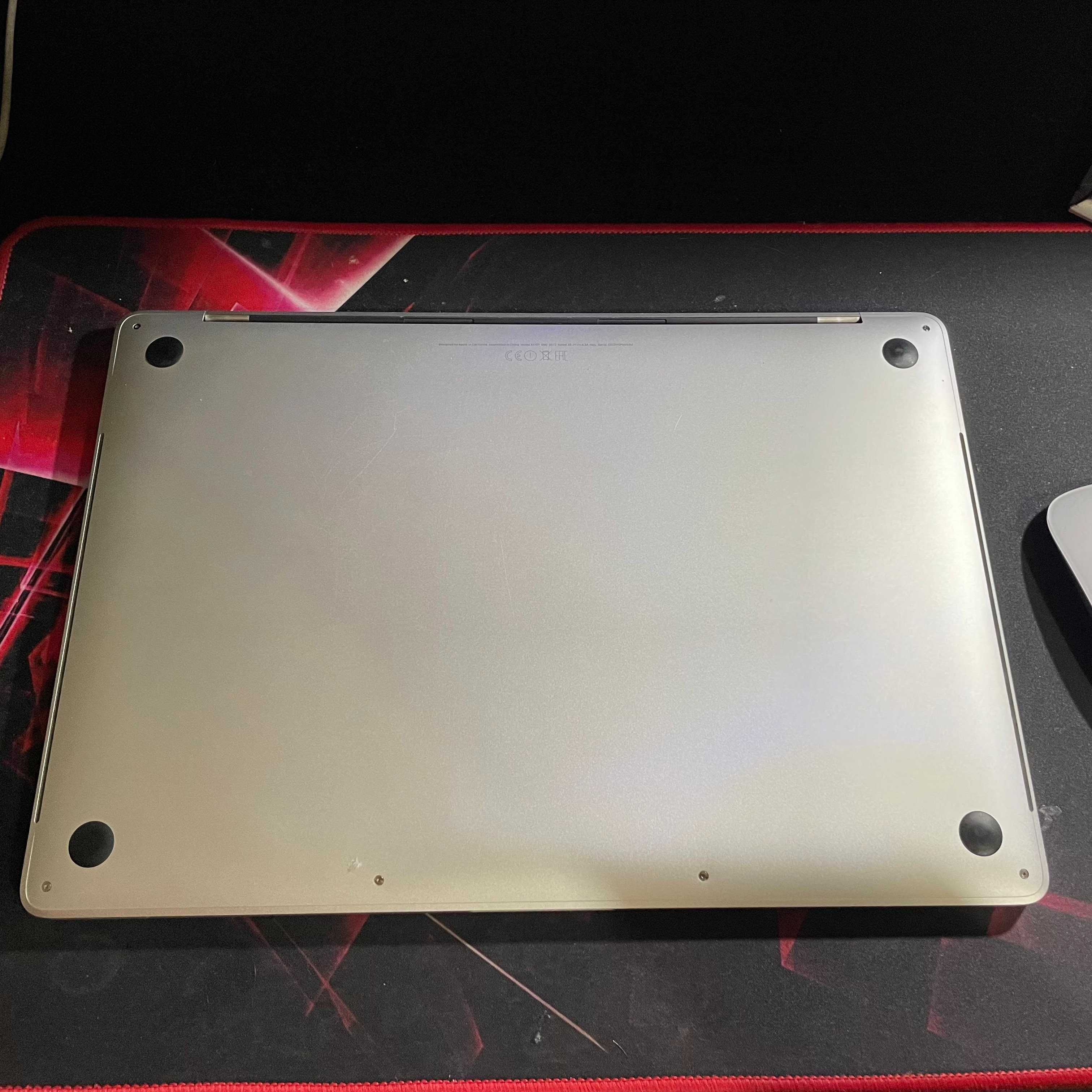 Vând MacBook Pro 15” Retina (2016) | i7, 16GB, Radeon | excelent