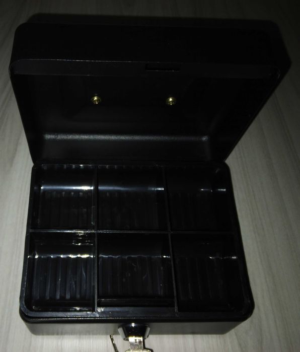 Метална малка каса