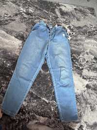 Женские джинсы .