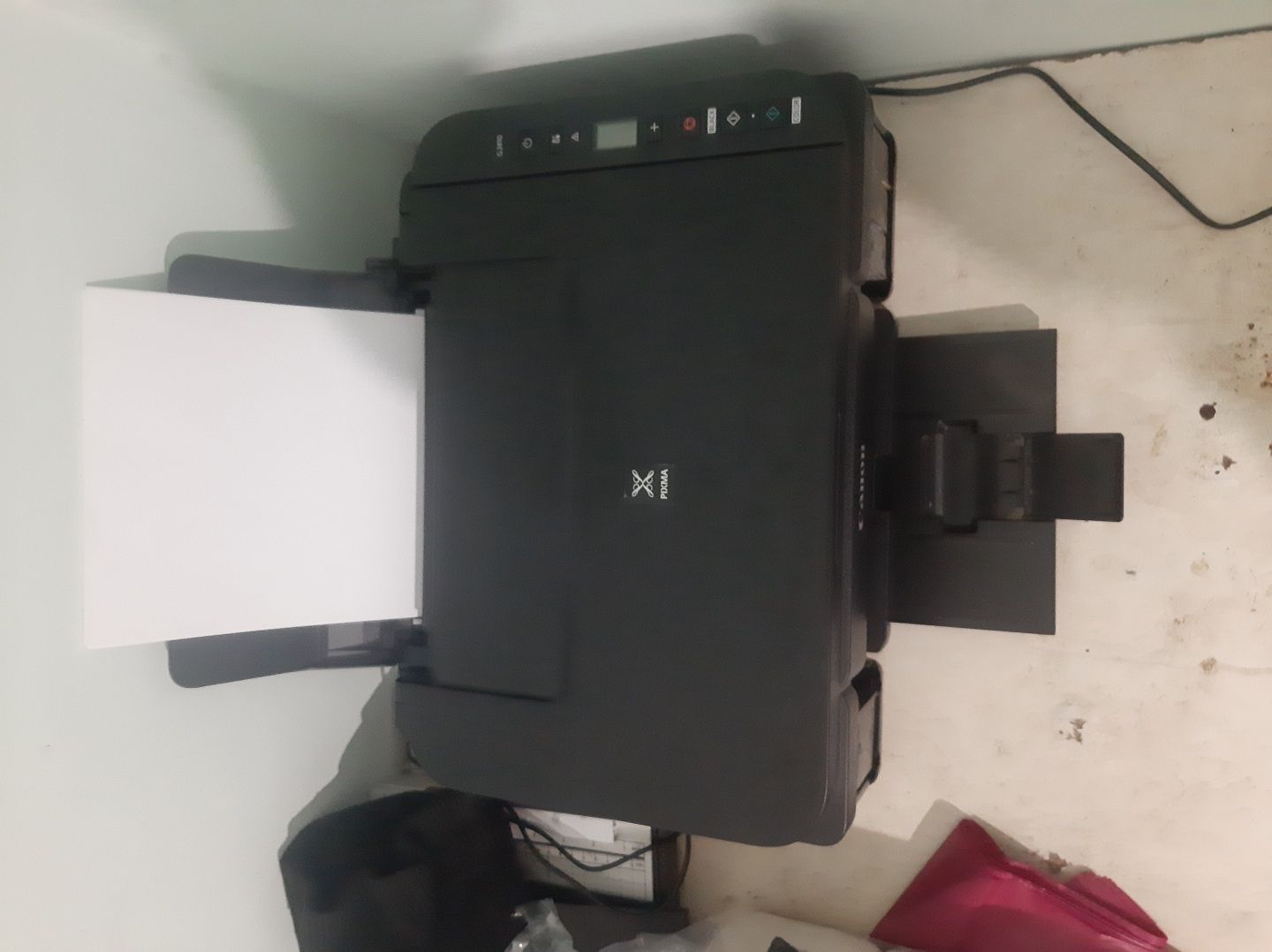 Rangli printer kseraqopiya skayner hammasi birda