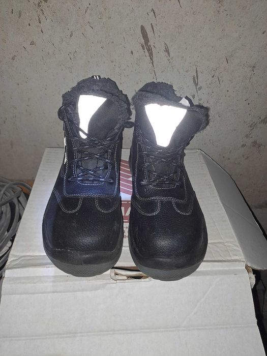 Продам зимний спец.обувь