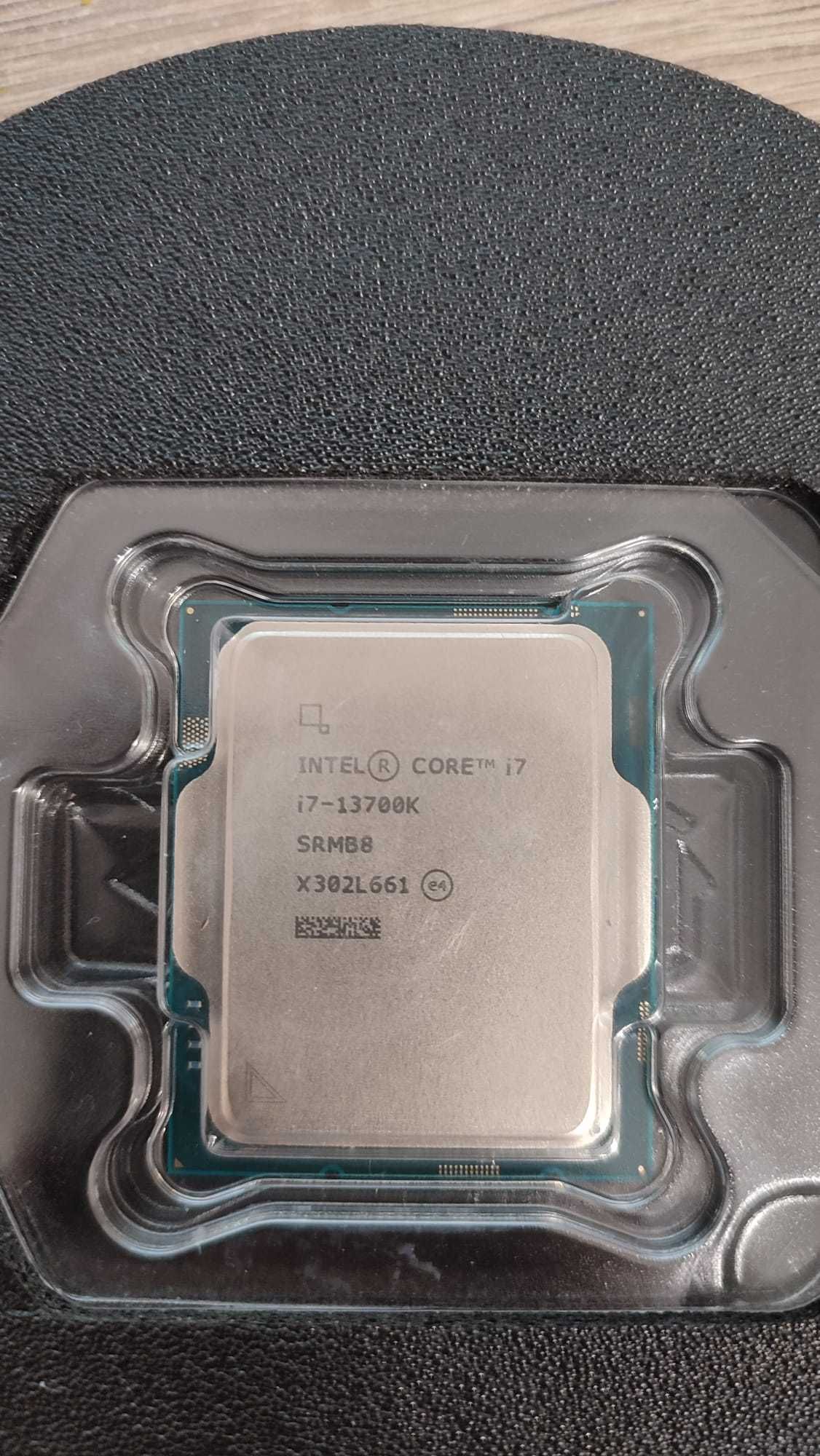 Procesor I7 13700K