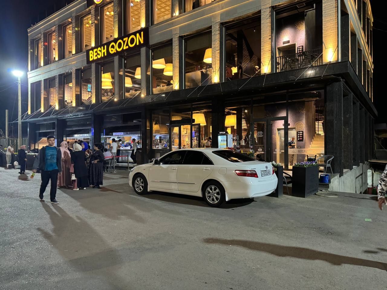 Tayota camry 40 sotiladi