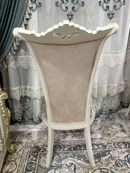 Продается стол со стульями