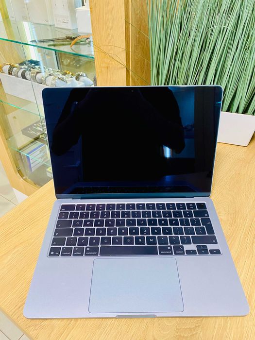 Apple MacBook Air 13" 2025, Apple M4, 16GB RAM, 256GB, Sky Blue, 100% BH — миниатюра 1