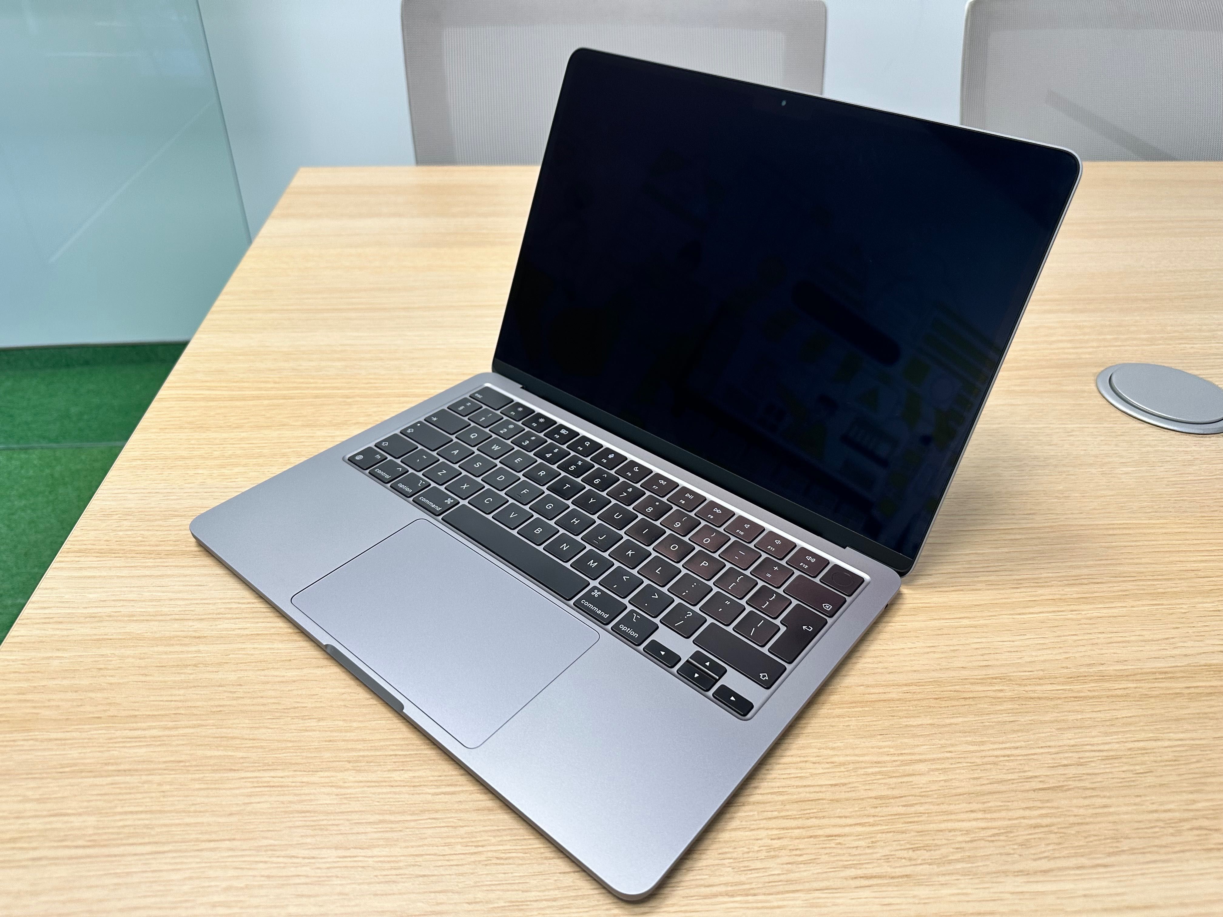 MacBook Air M2 13,6, като нов, гаранция