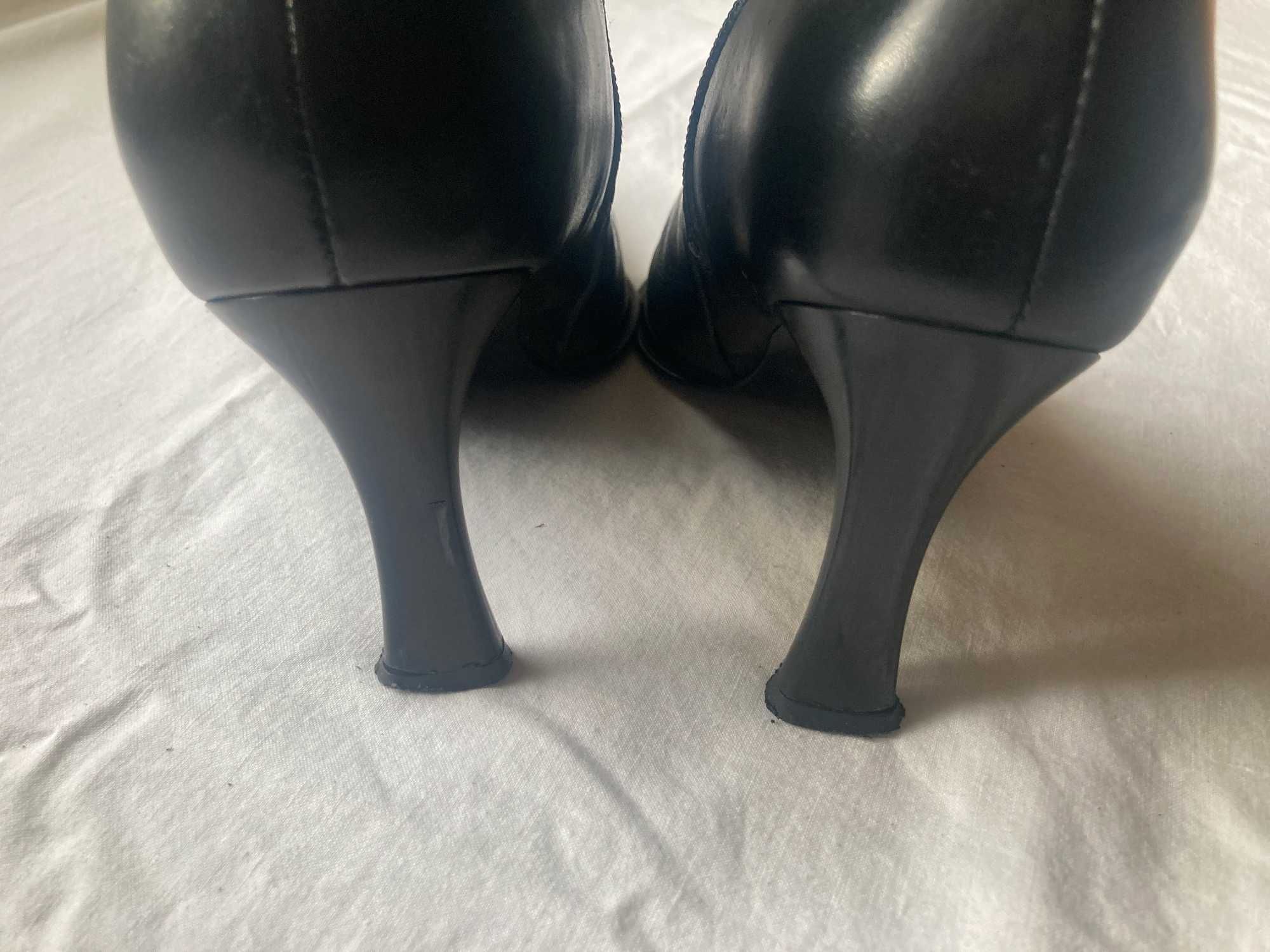 Botine din piele cu toc, marimea 34