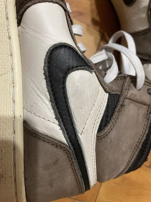 Jordan 1 Travis Scott